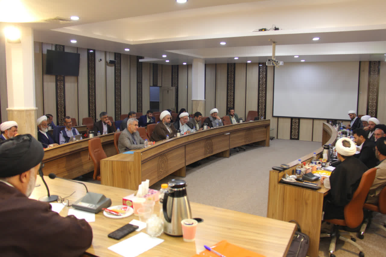 نشست شورای دانشگاه علوم و معارف قرآن کریم برگزار شد.